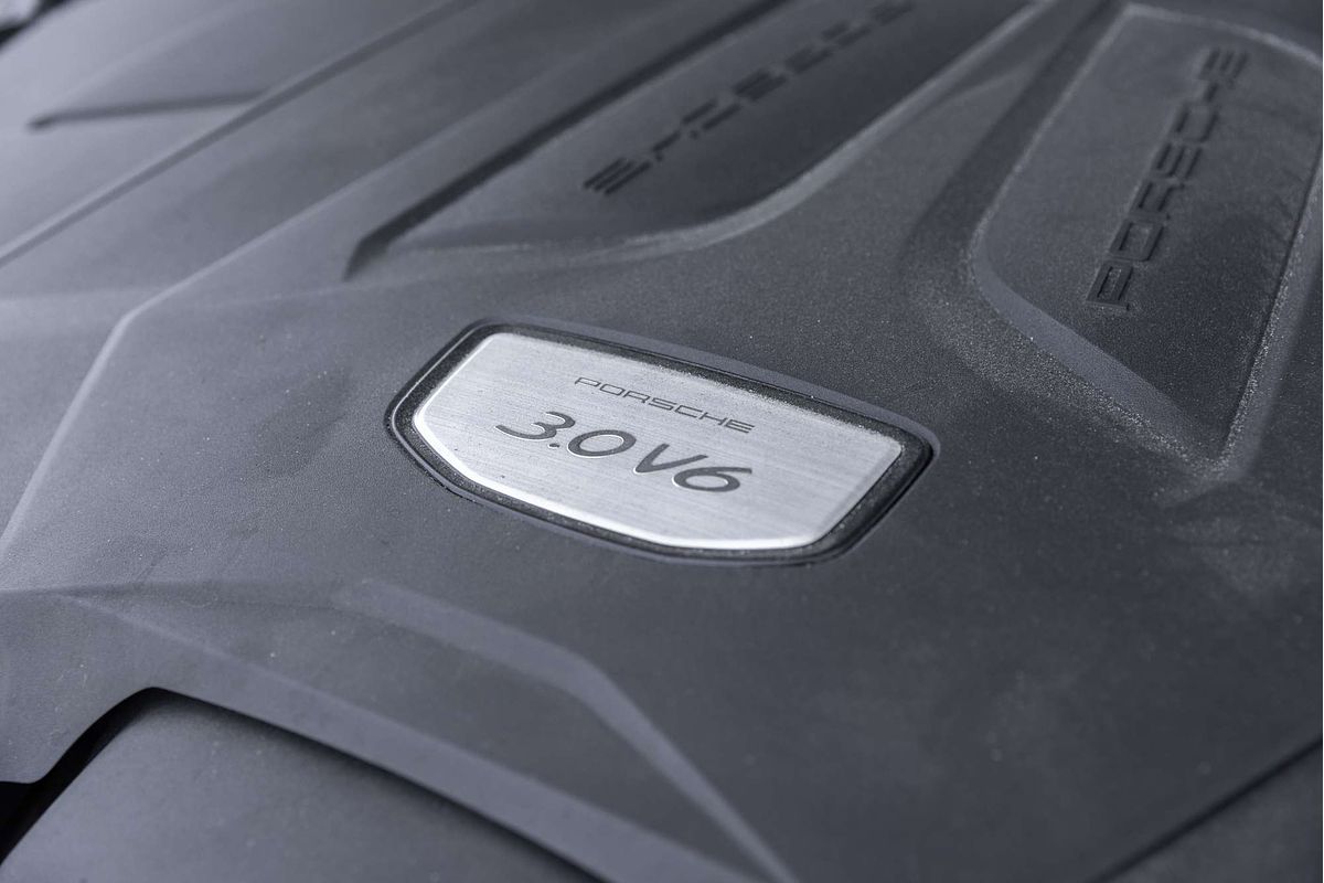 2022 Porsche Cayenne Platinum Edition 9YB