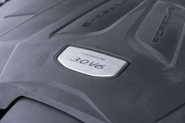 2022 Porsche Cayenne Platinum Edition 9YB