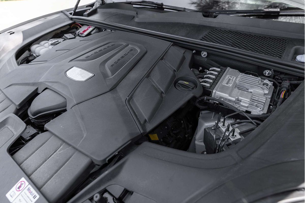 2022 Porsche Cayenne Platinum Edition 9YB