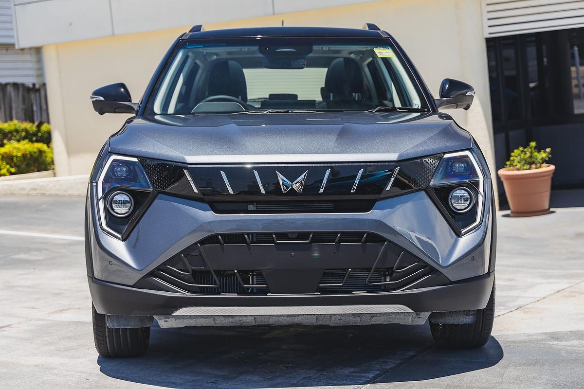 2025 Mahindra XUV3XO AX7L