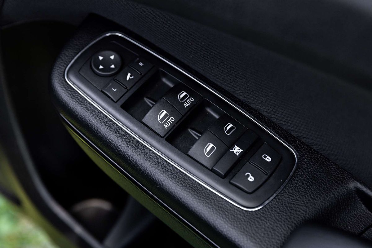 2017 Chrysler 300 SRT Core LX