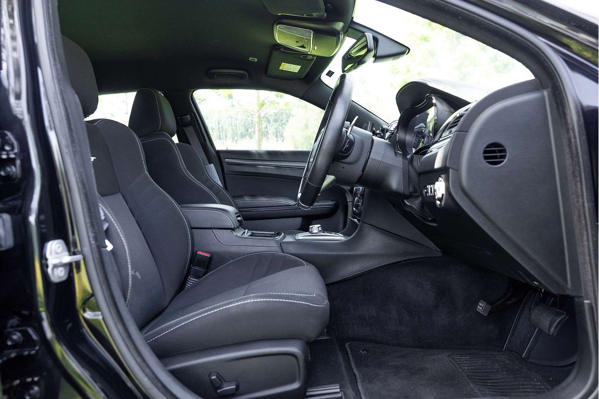 2017 Chrysler 300 SRT Core LX