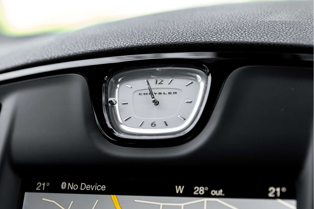 2017 Chrysler 300 SRT Core LX