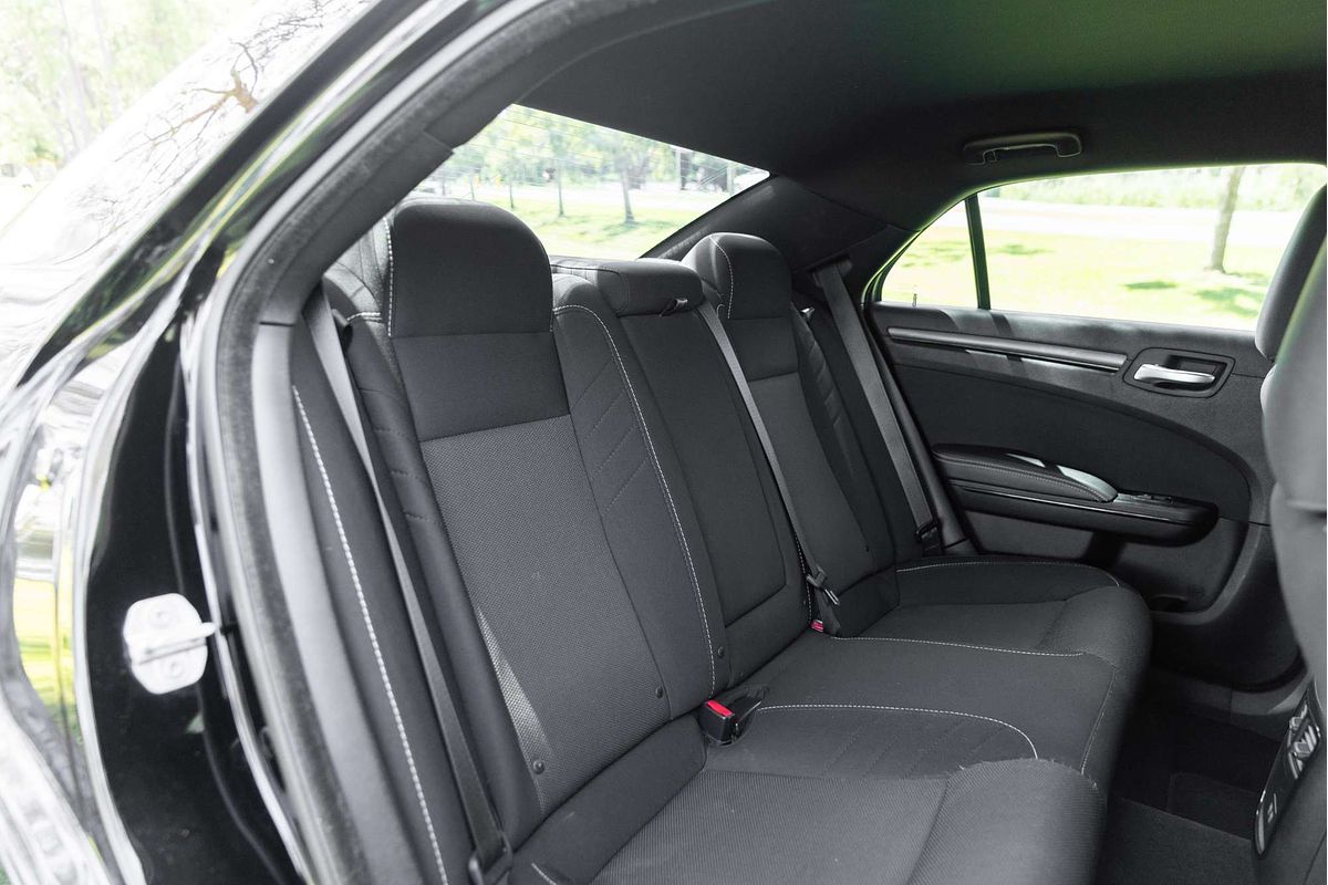 2017 Chrysler 300 SRT Core LX