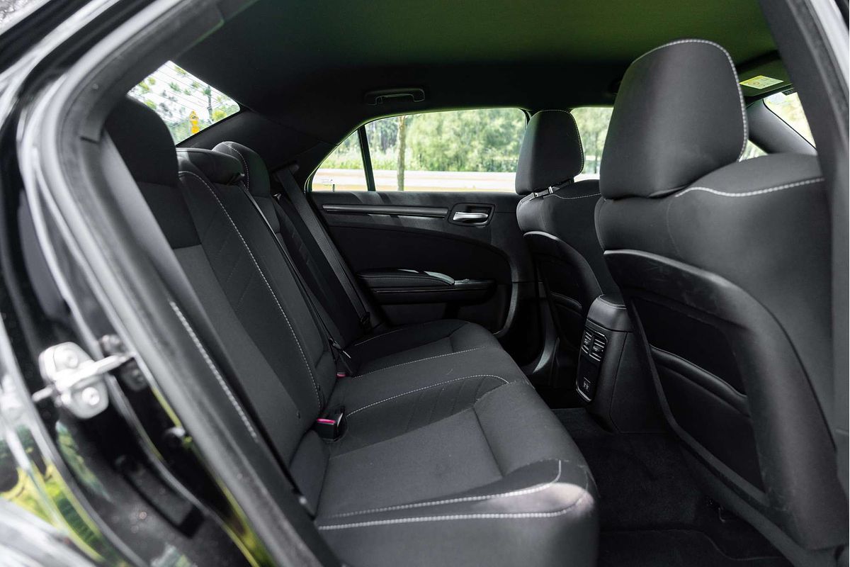 2017 Chrysler 300 SRT Core LX