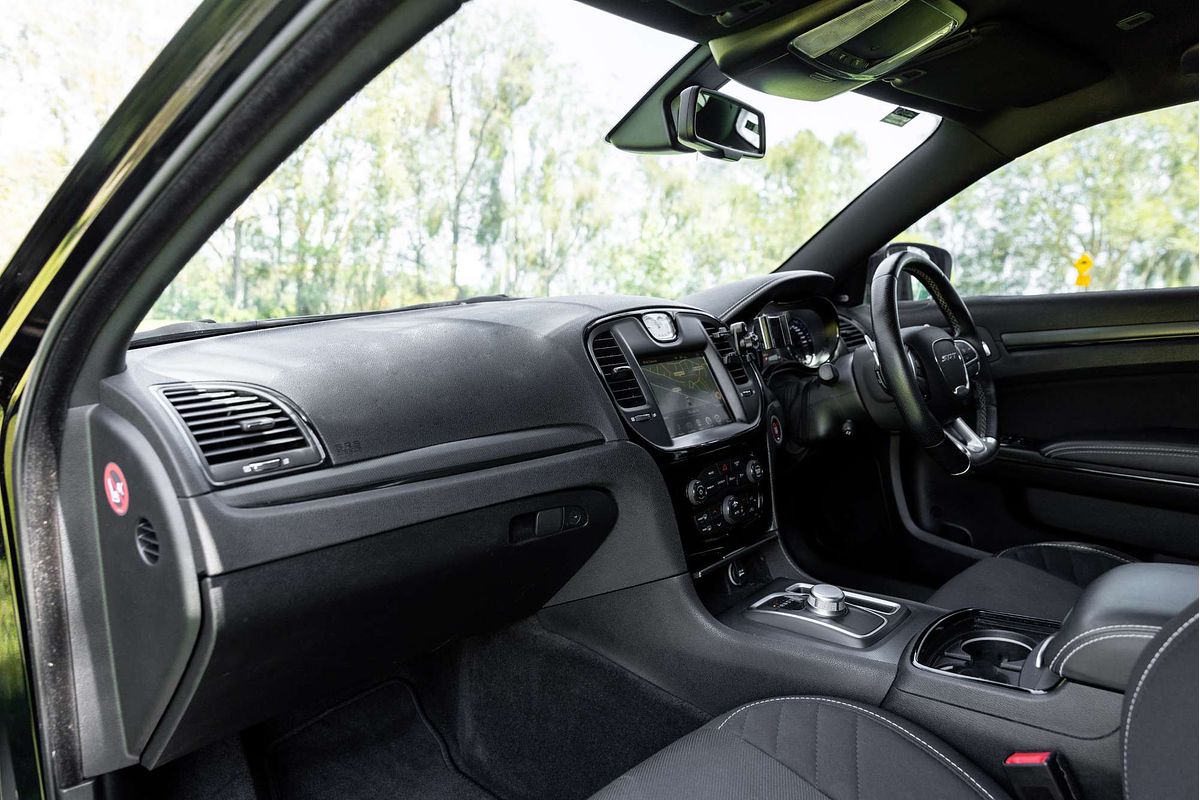 2017 Chrysler 300 SRT Core LX