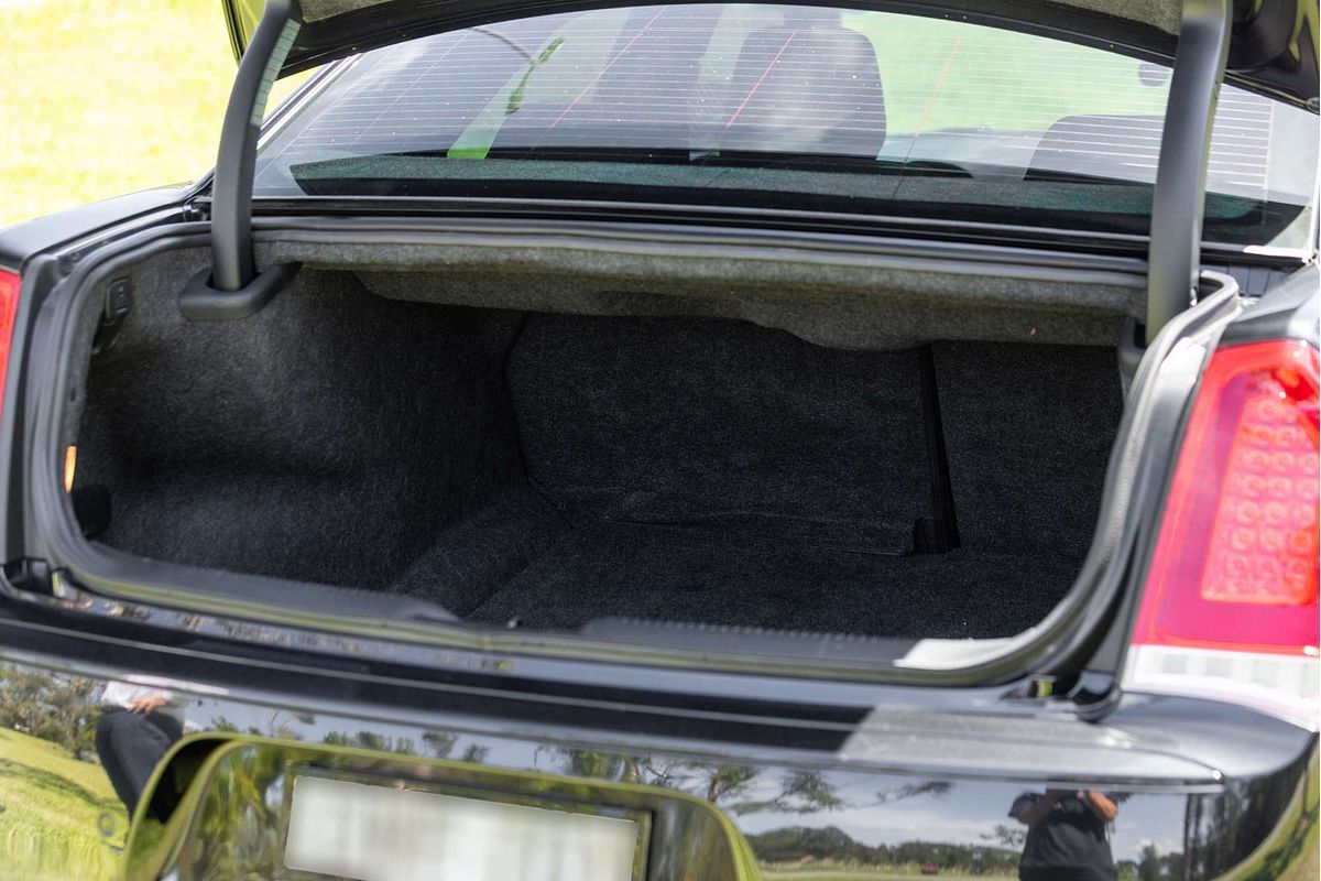 2017 Chrysler 300 SRT Core LX