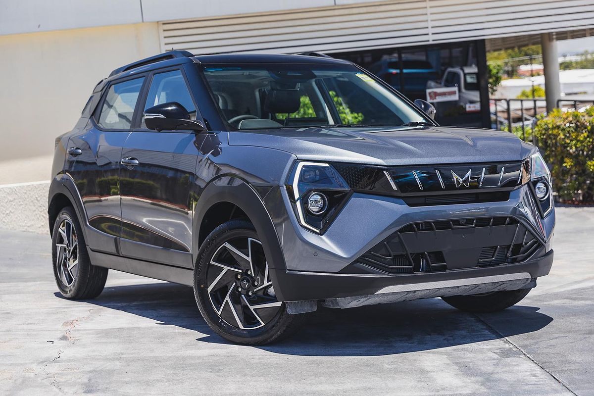 2025 Mahindra XUV3XO AX7L