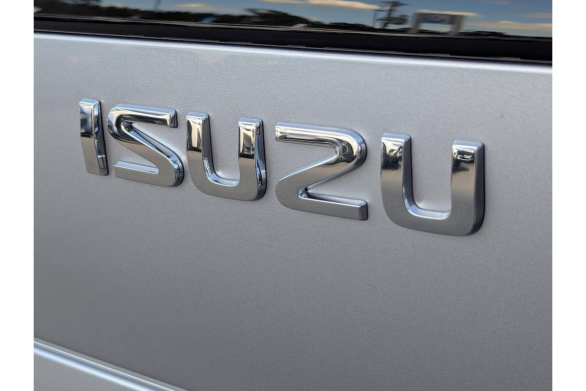 2025 Isuzu MU-X X-TERRAIN