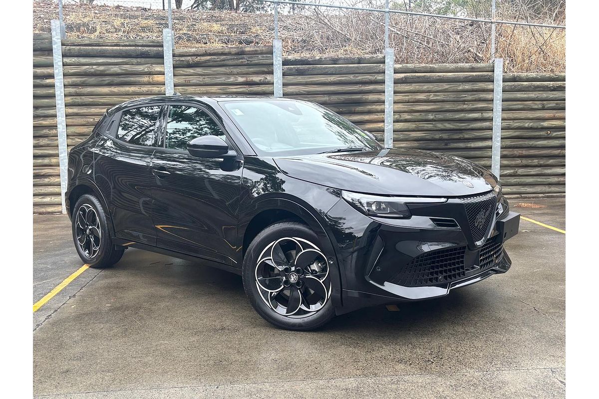 2025 Alfa Romeo Junior Ibrida