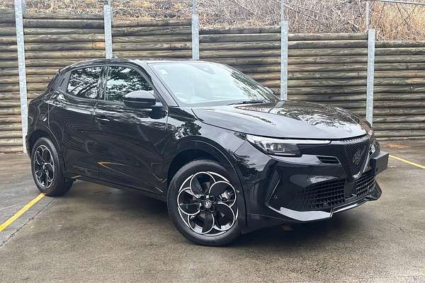 2025 Alfa Romeo Junior Ibrida