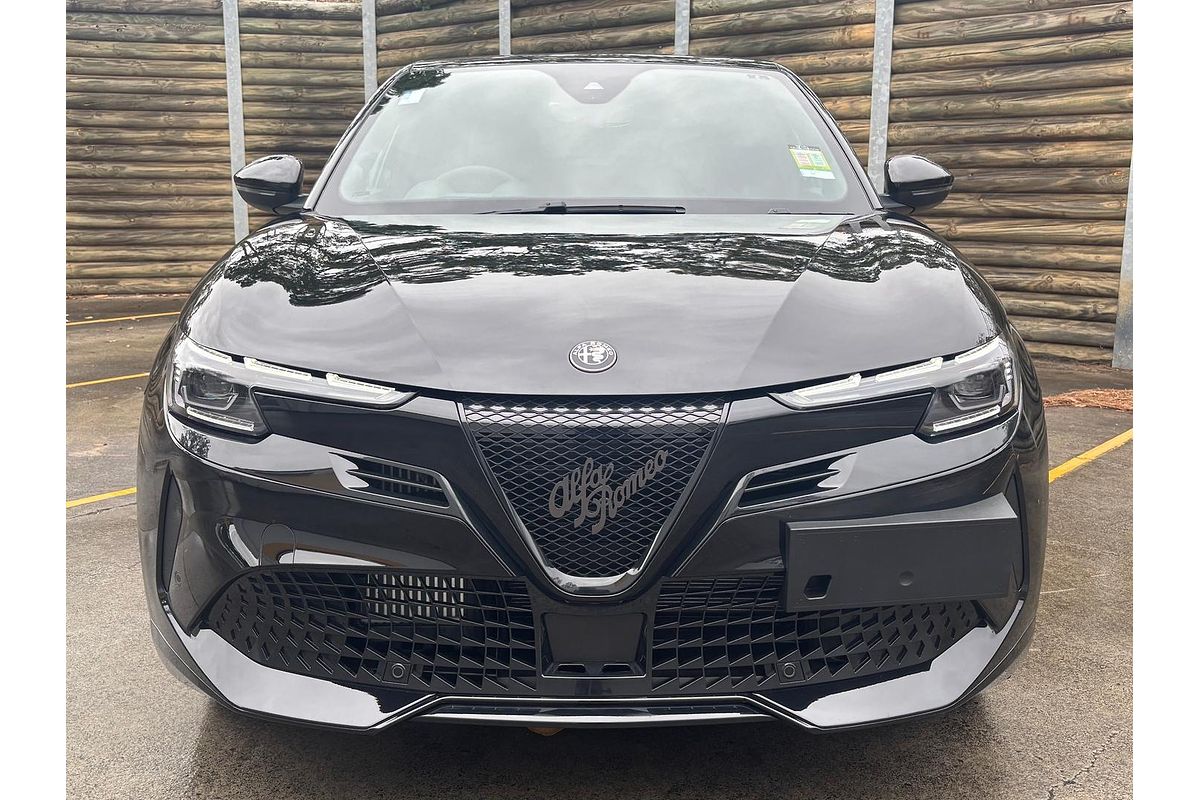 2025 Alfa Romeo Junior Ibrida