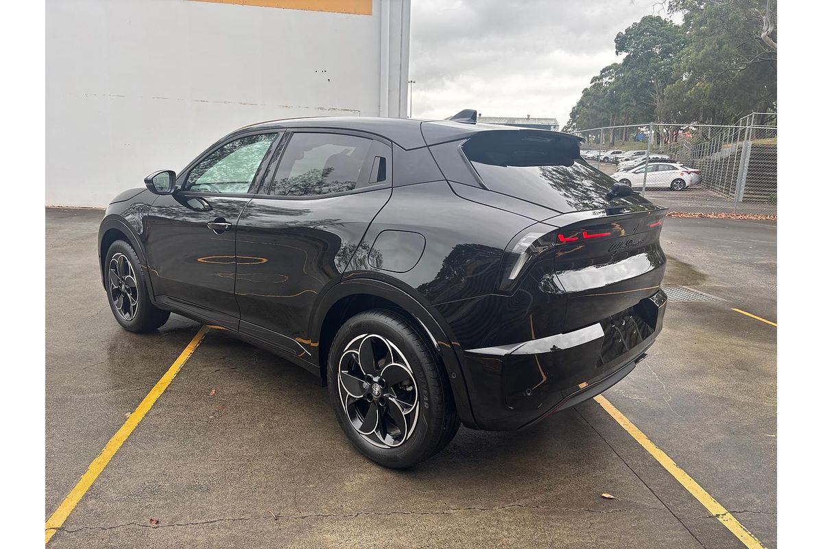 2025 Alfa Romeo Junior Ibrida