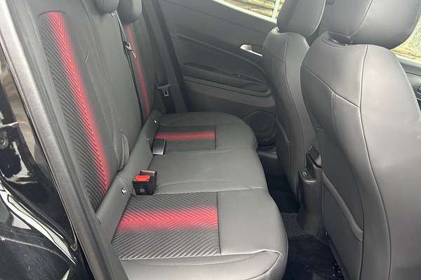 2025 Alfa Romeo Junior Ibrida