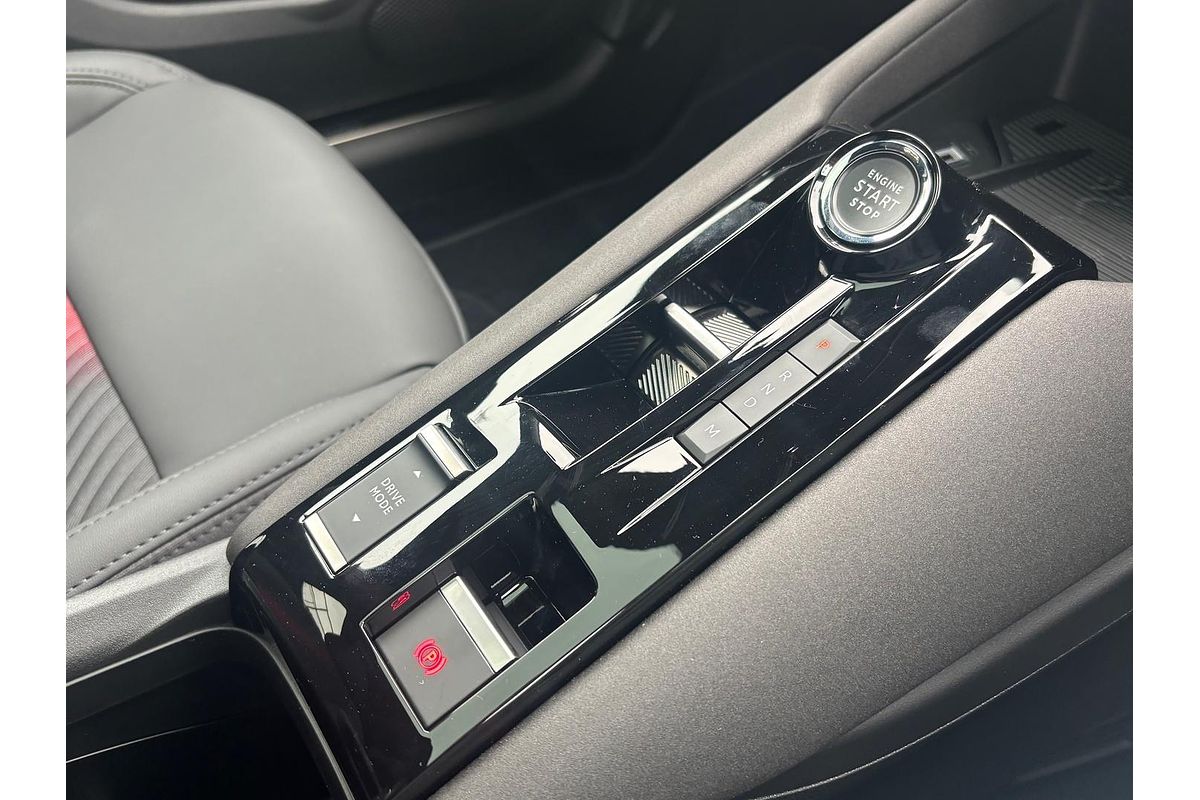 2025 Alfa Romeo Junior Ibrida