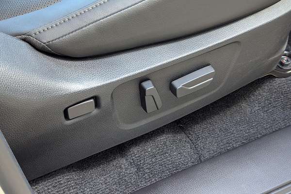 2025 Isuzu MU-X X-TERRAIN