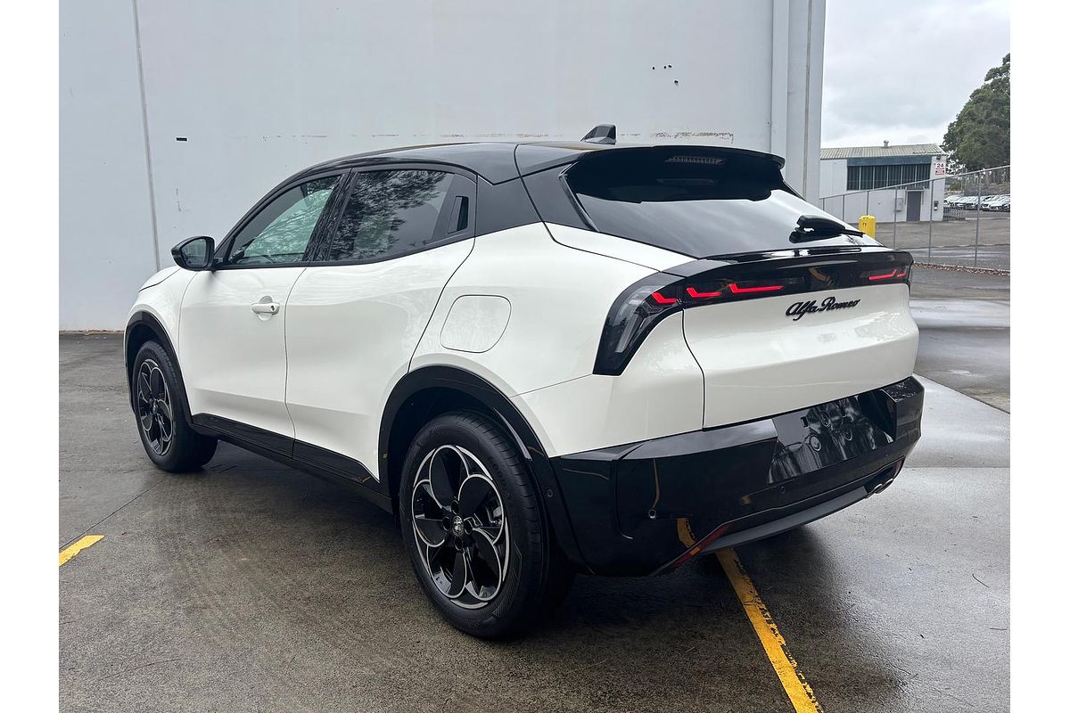 2025 Alfa Romeo Junior Ibrida