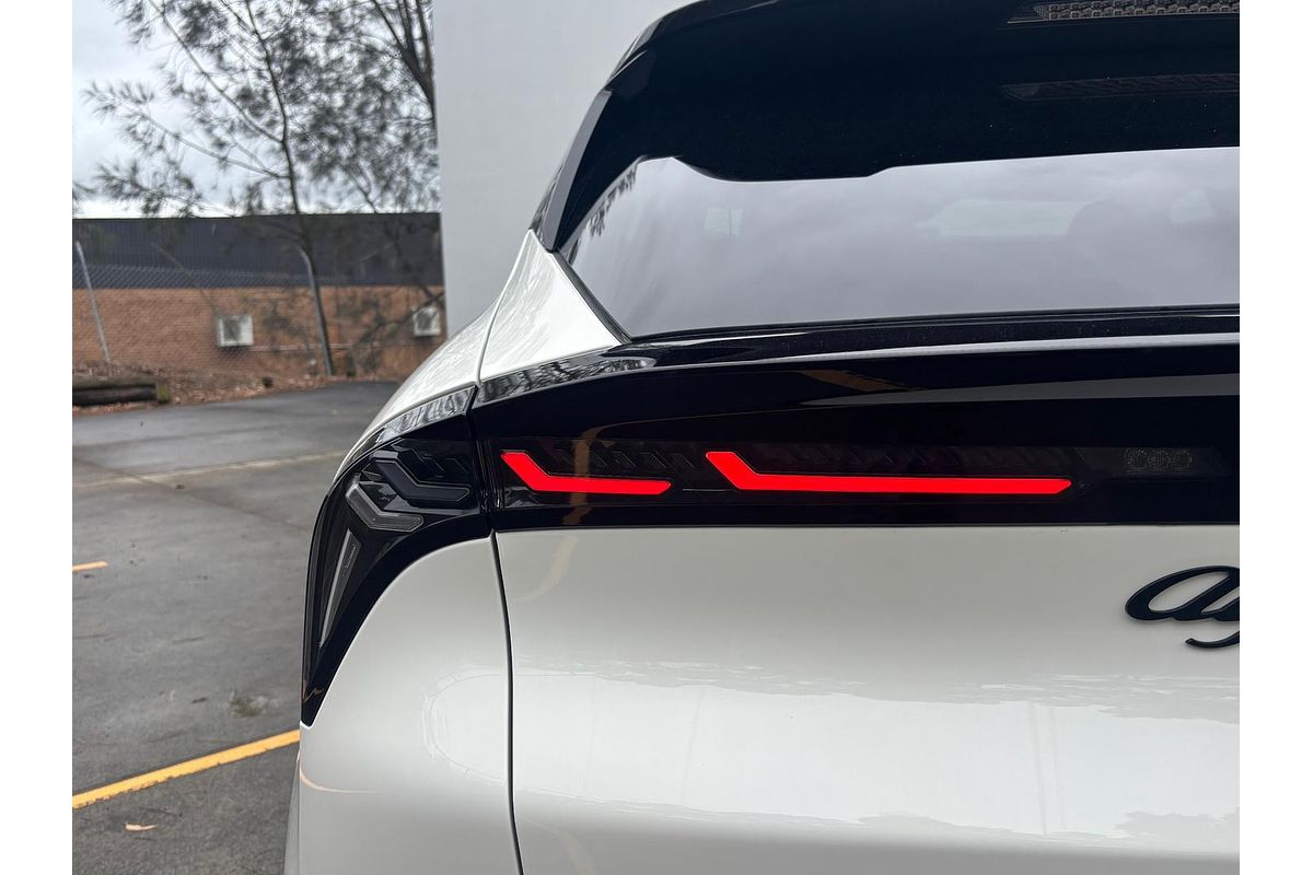 2025 Alfa Romeo Junior Ibrida