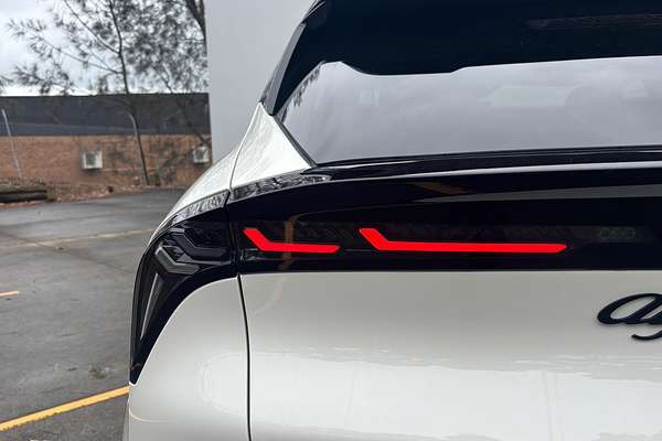 2025 Alfa Romeo Junior Ibrida