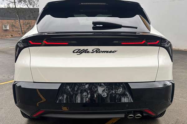 2025 Alfa Romeo Junior Ibrida