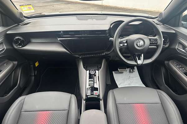 2025 Alfa Romeo Junior Ibrida