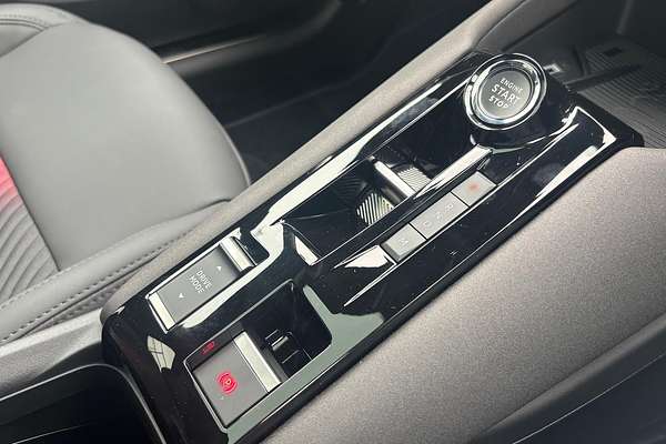 2025 Alfa Romeo Junior Ibrida