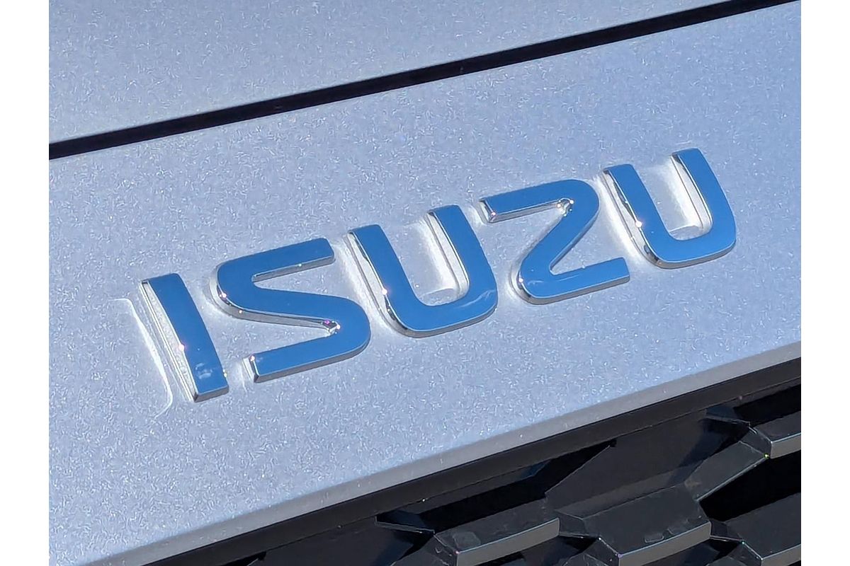 2025 Isuzu MU-X X-TERRAIN