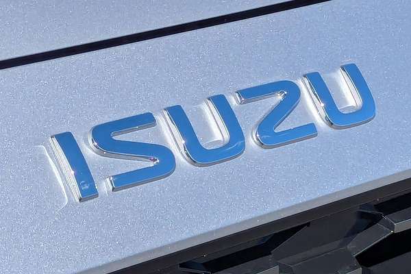 2025 Isuzu MU-X X-TERRAIN