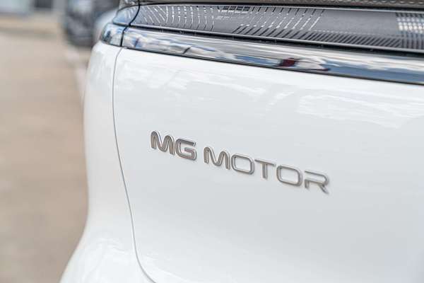 2025 MG IM6 Platinum S12L