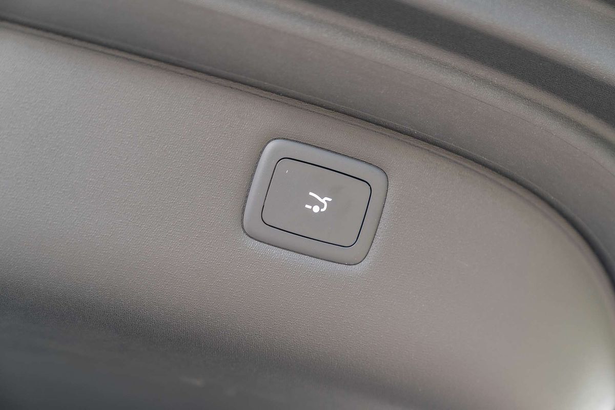 2025 MG IM6 Platinum S12L