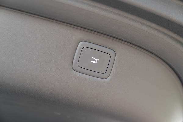 2025 MG IM6 Platinum S12L