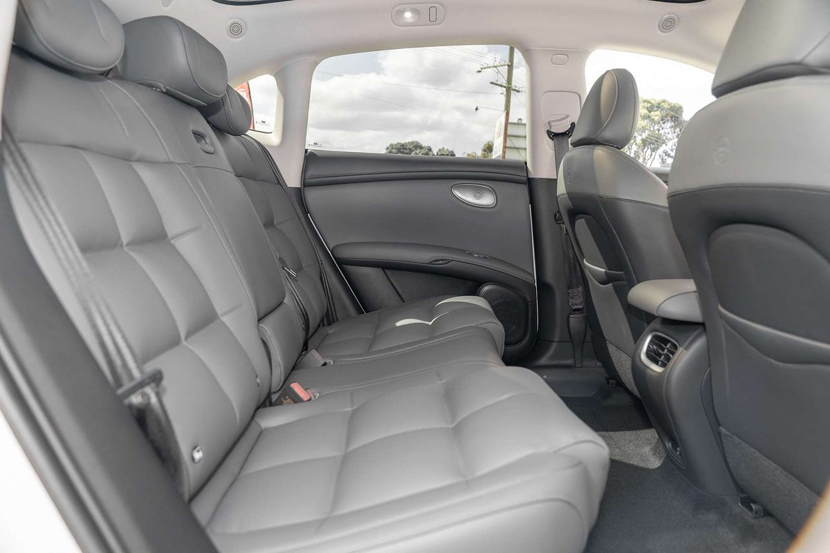 2025 MG IM6 Platinum S12L