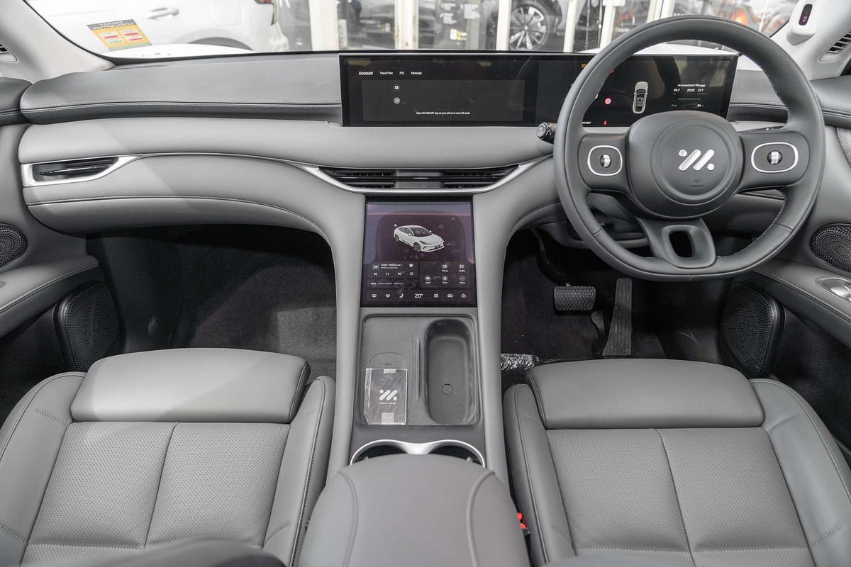 2025 MG IM6 Platinum S12L