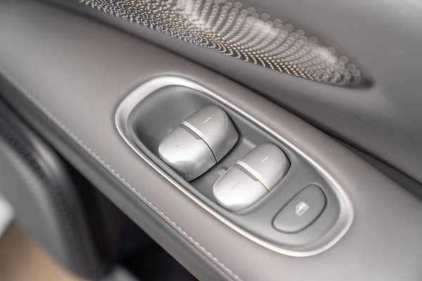 2025 MG IM6 Platinum S12L