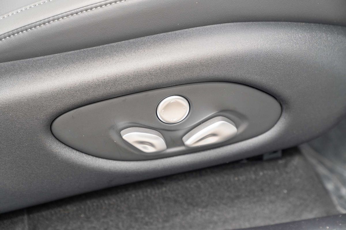 2025 MG IM6 Platinum S12L