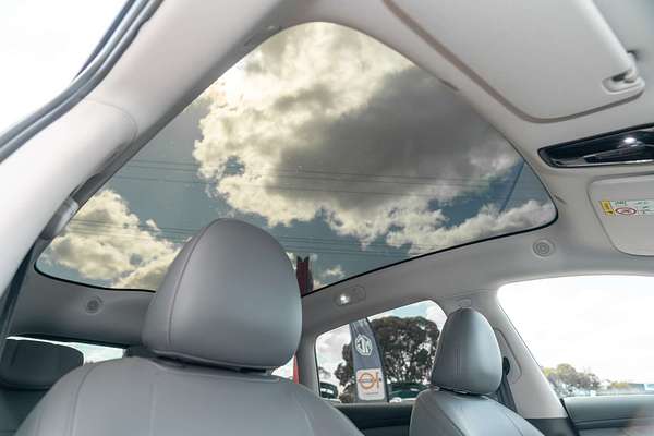 2025 MG IM6 Platinum S12L