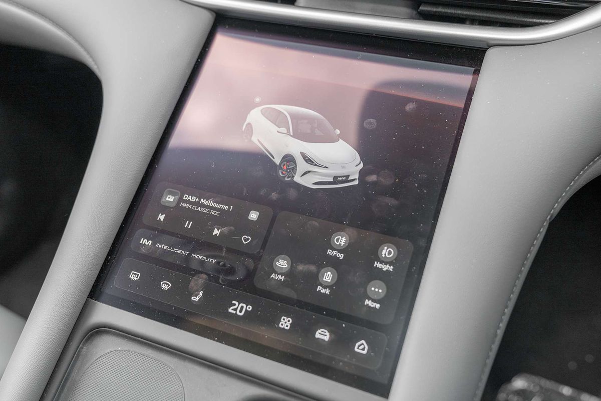 2025 MG IM6 Platinum S12L