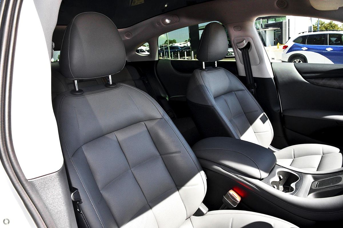 2025 MG IM5 Performance P12L