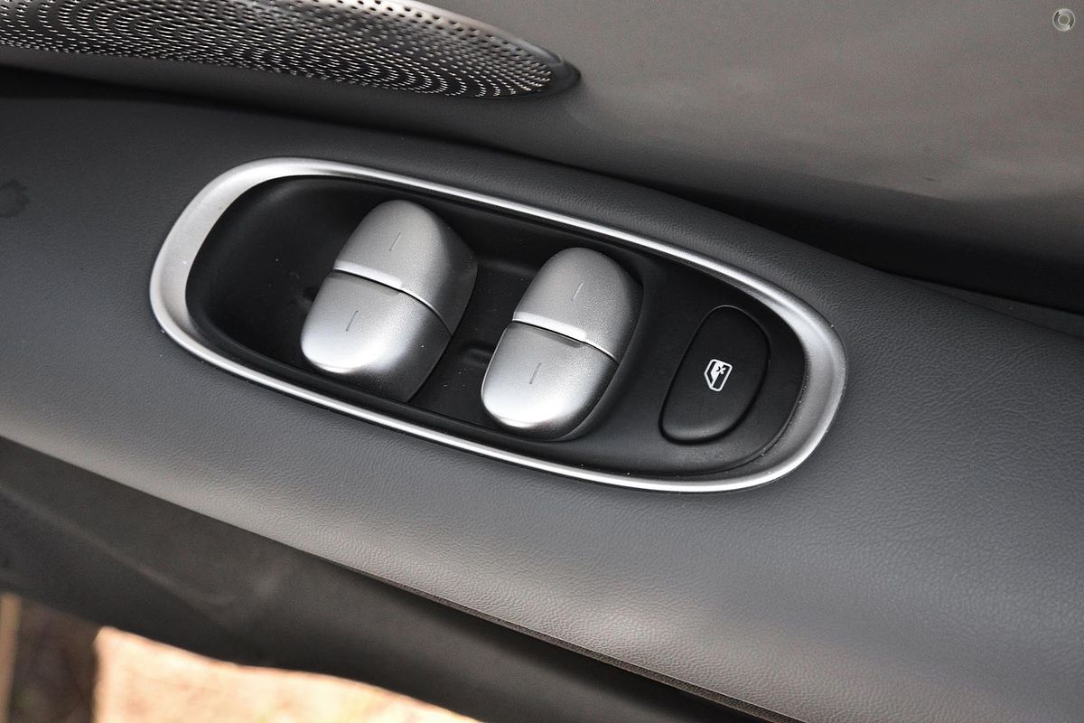 2025 MG IM5 Performance P12L