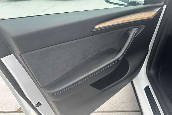 2023 Tesla Model Y Rear-Wheel Drive