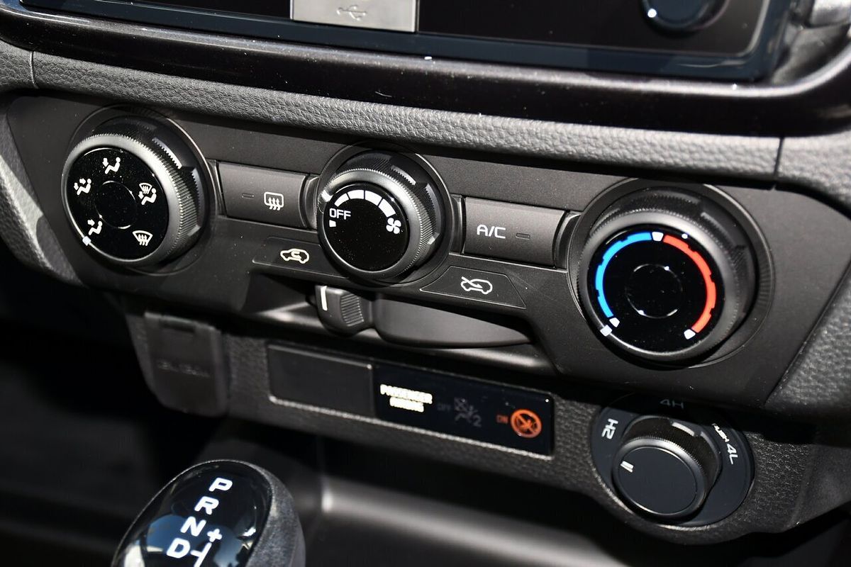 2025 Isuzu D-MAX X-RIDER 4X4