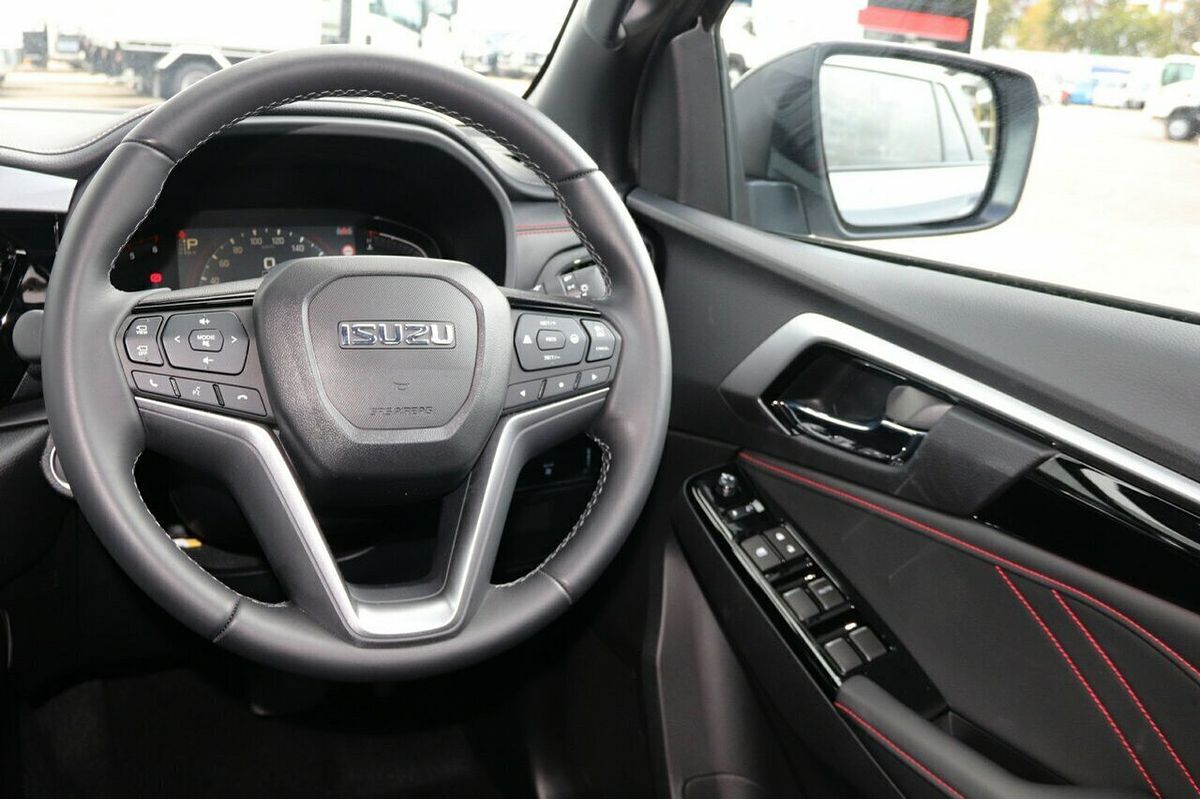 2025 Isuzu MU-X X-TERRAIN