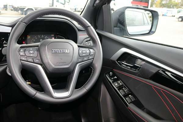 2025 Isuzu MU-X X-TERRAIN