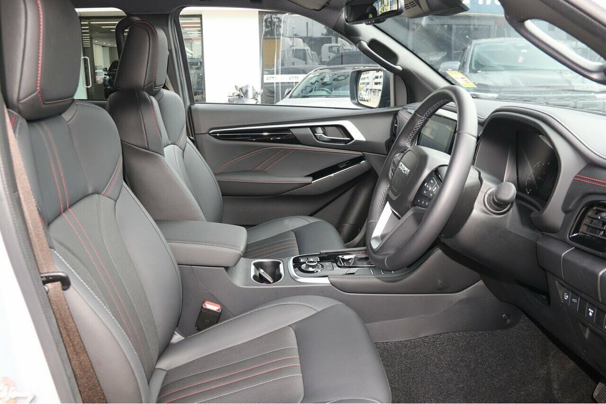 2025 Isuzu MU-X X-TERRAIN