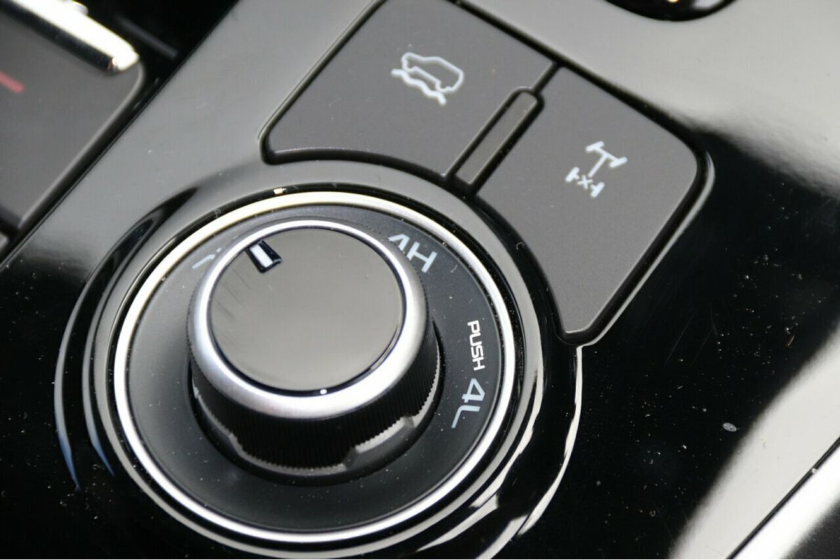 2025 Isuzu MU-X X-TERRAIN