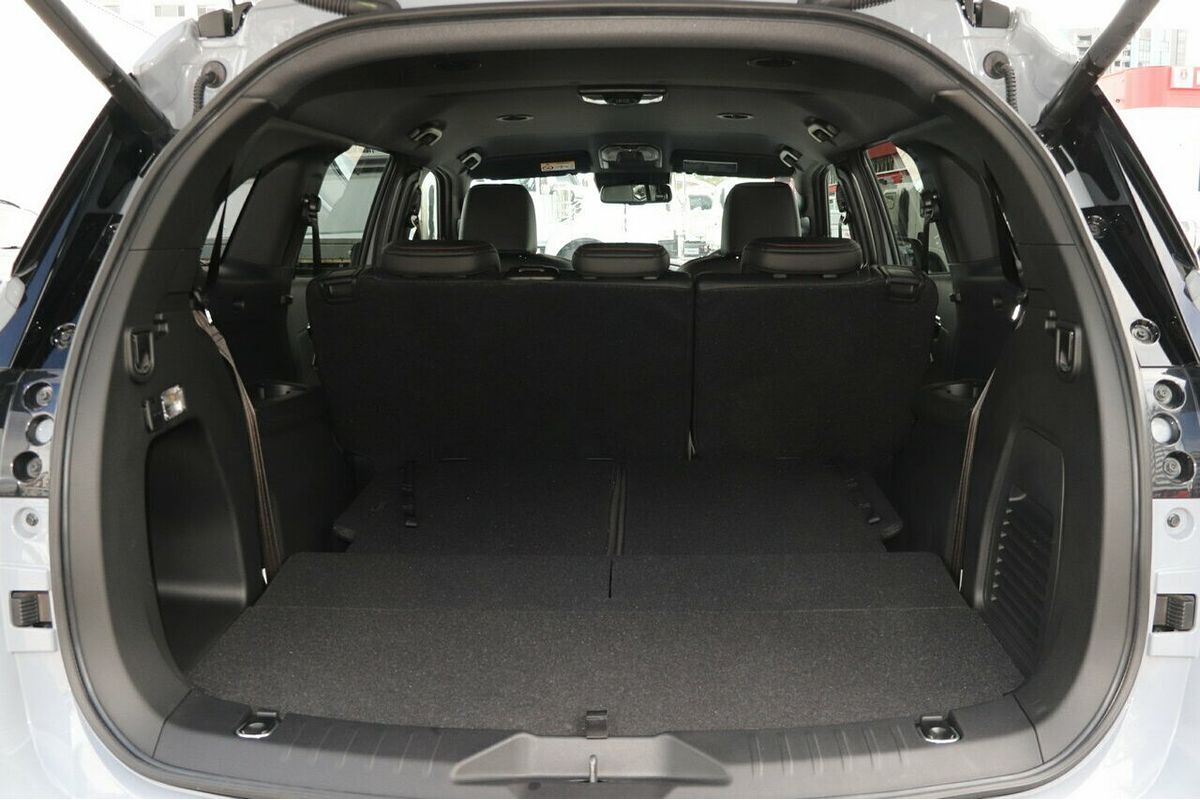 2025 Isuzu MU-X X-TERRAIN