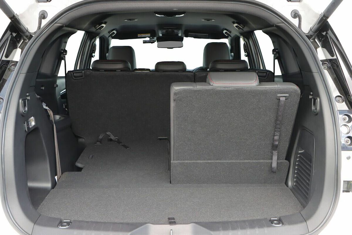 2025 Isuzu MU-X X-TERRAIN