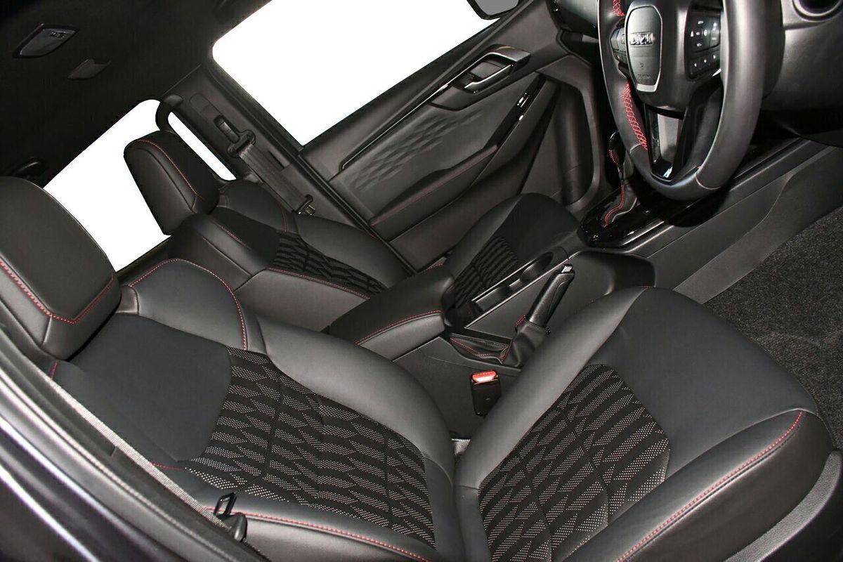 2025 Isuzu D-MAX X-TERRAIN 4X4