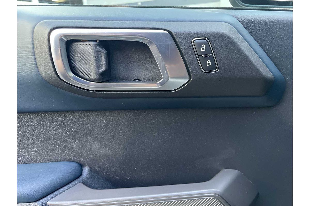 2022 Ford Transit Custom Outer Banks