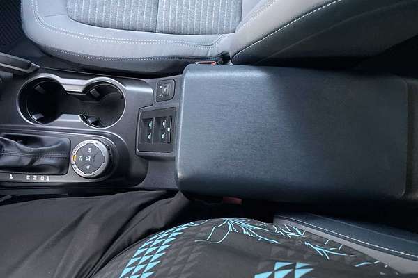 2022 Ford Transit Custom Outer Banks